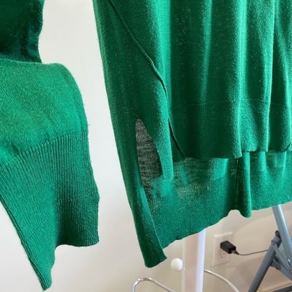 Basic Green Top - Picture 2 of 5